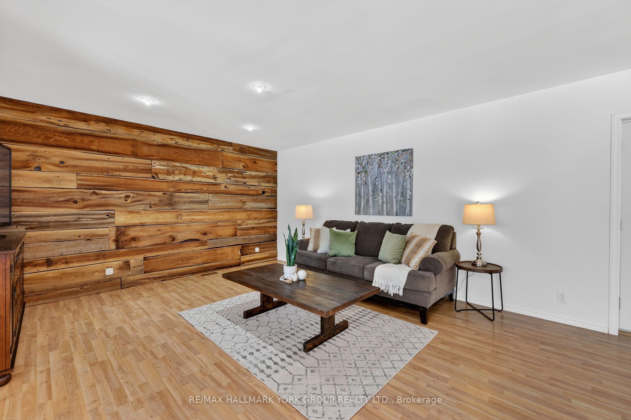 Listing 9753 Image