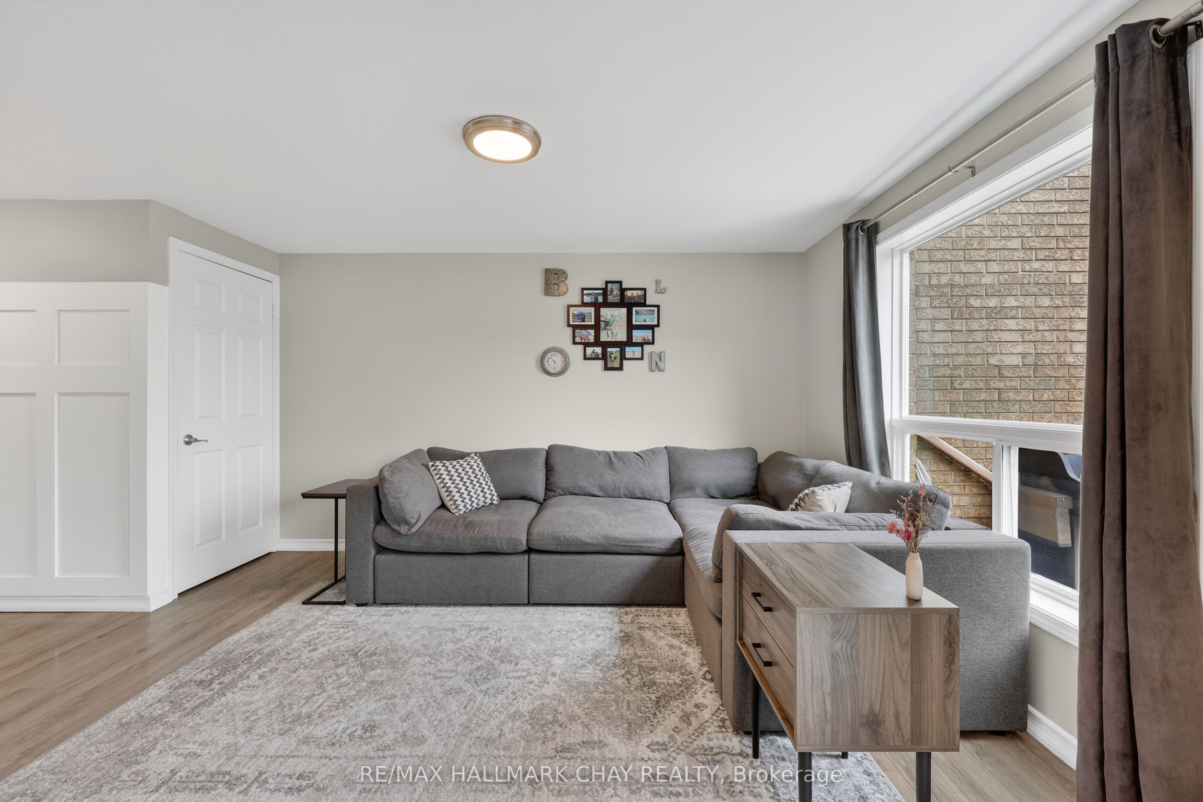 Listing 9120 Image