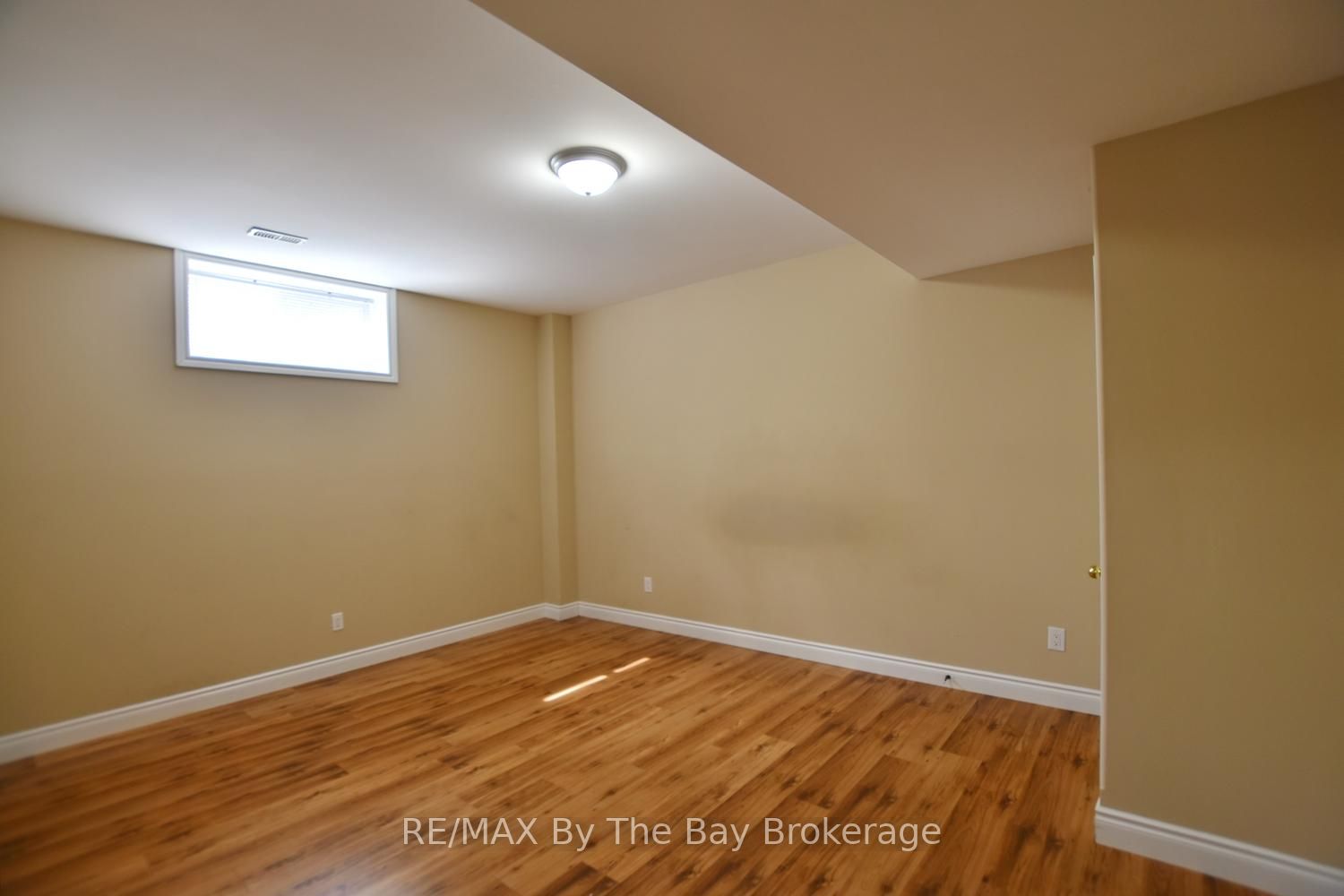 Listing 4045 Image