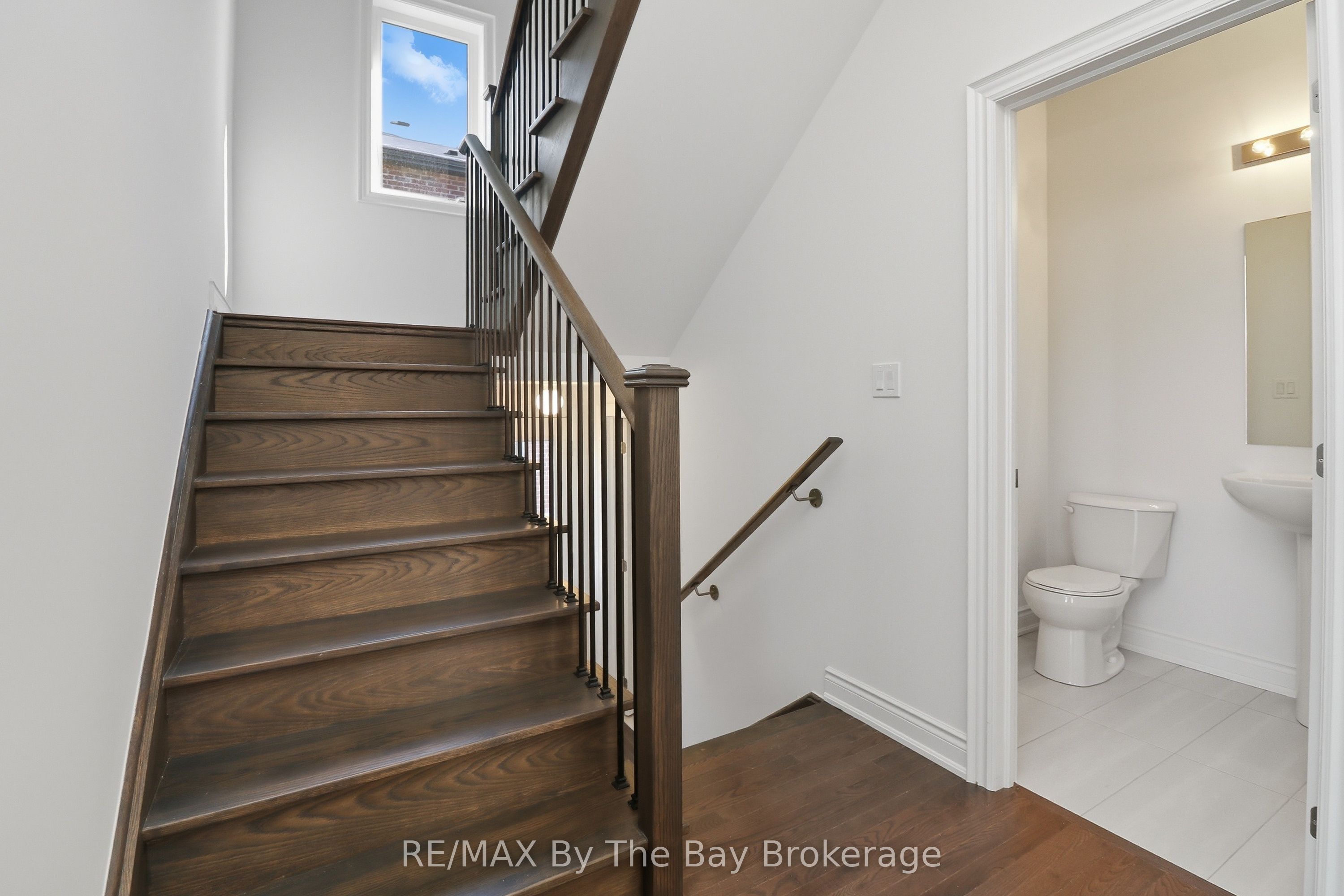 Listing 8136 Image