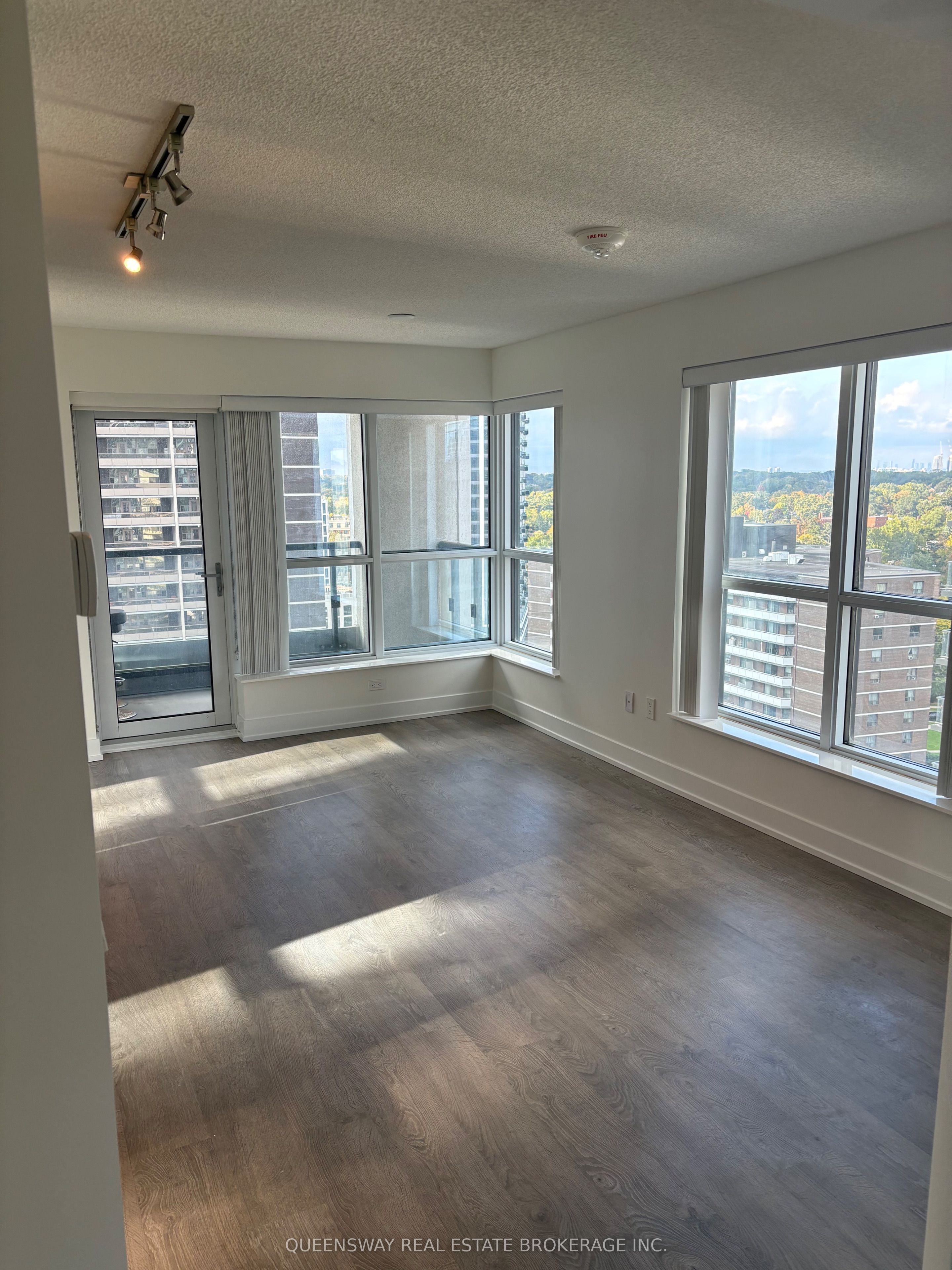 Listing 8456 Image