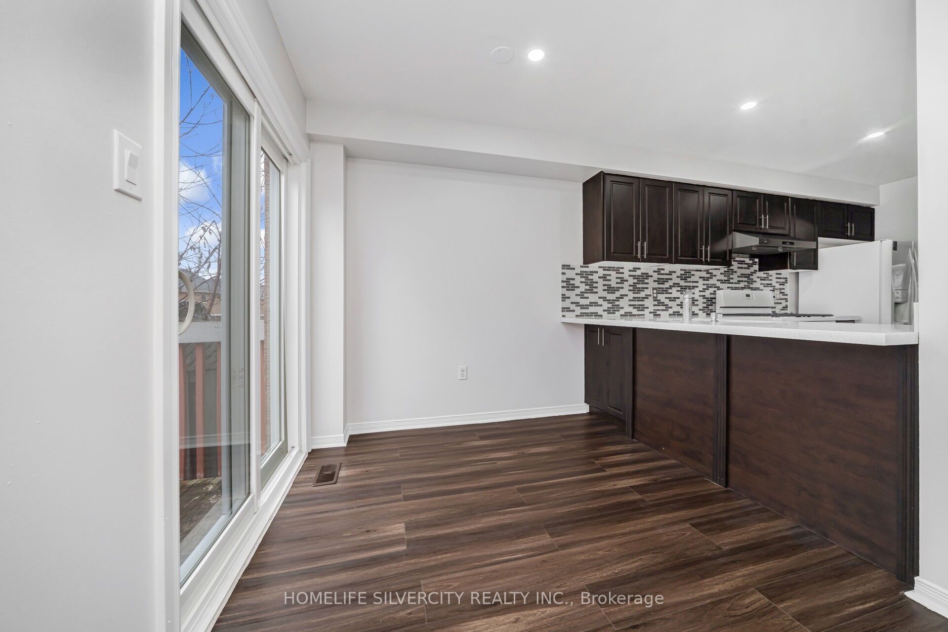 Listing 1012 Image