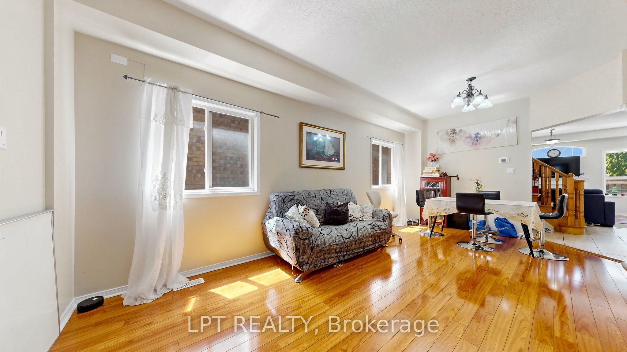 Listing 8517 Image