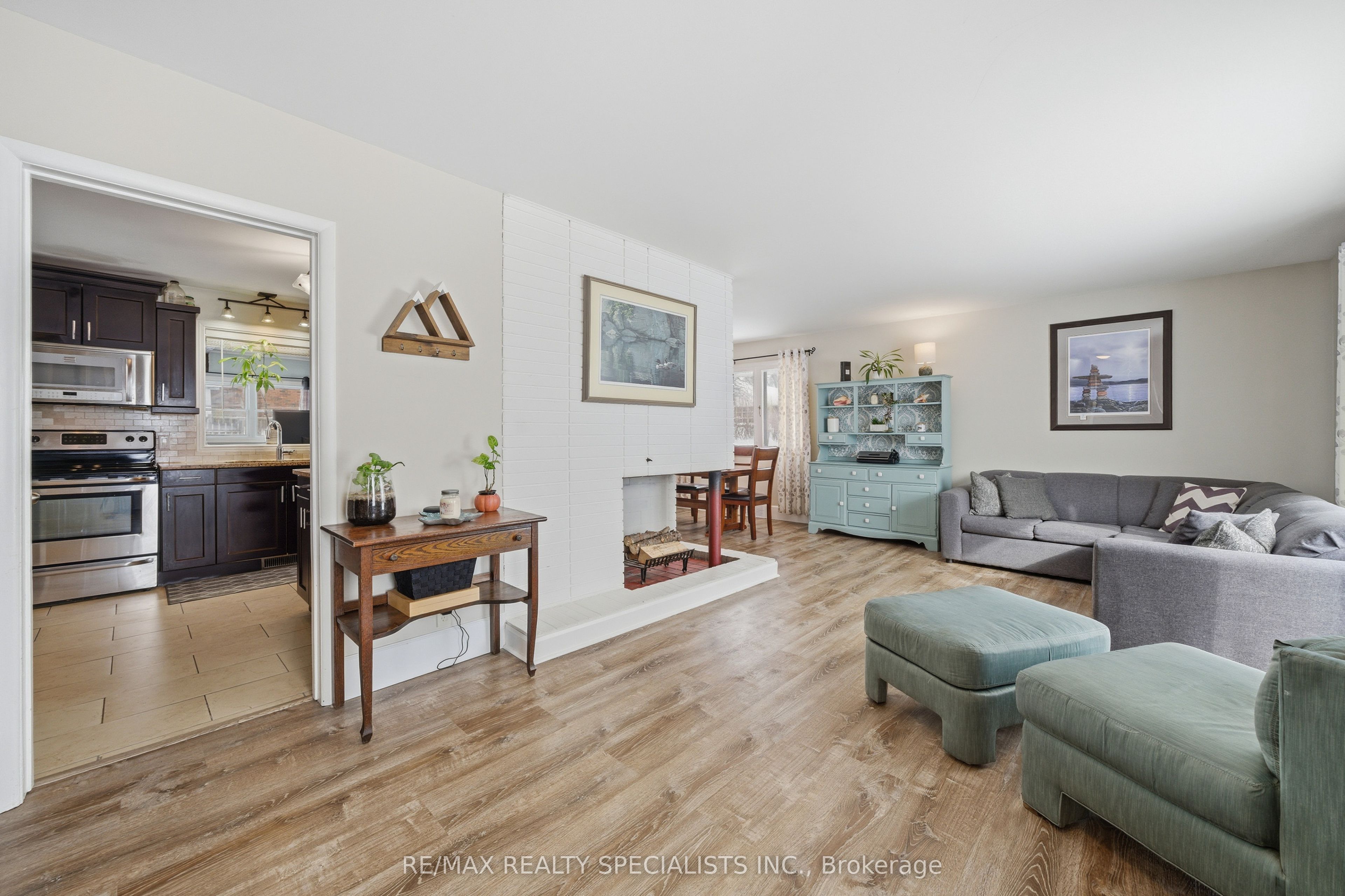 Listing 7240 Image