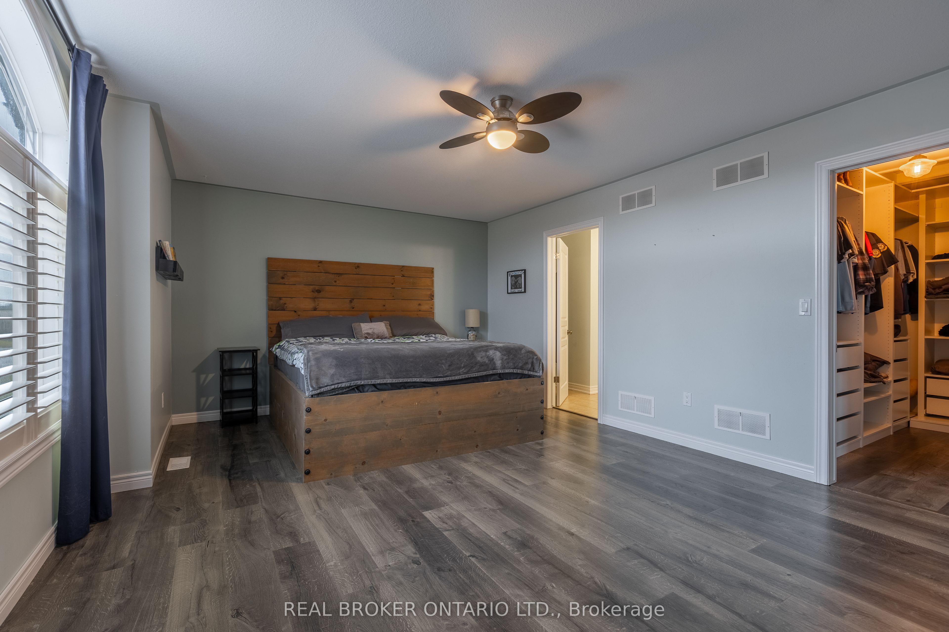 Listing 11215 Image
