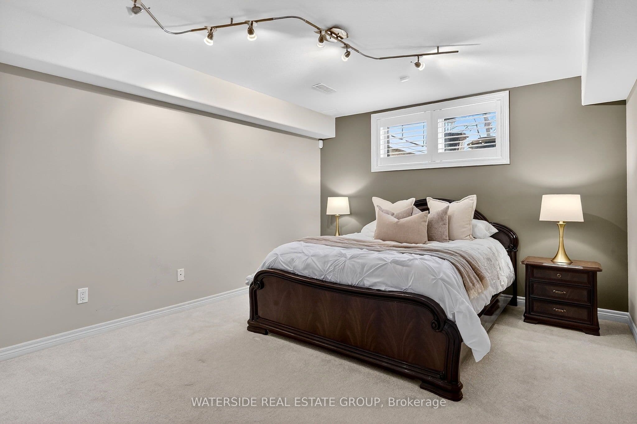 Listing 7813 Image