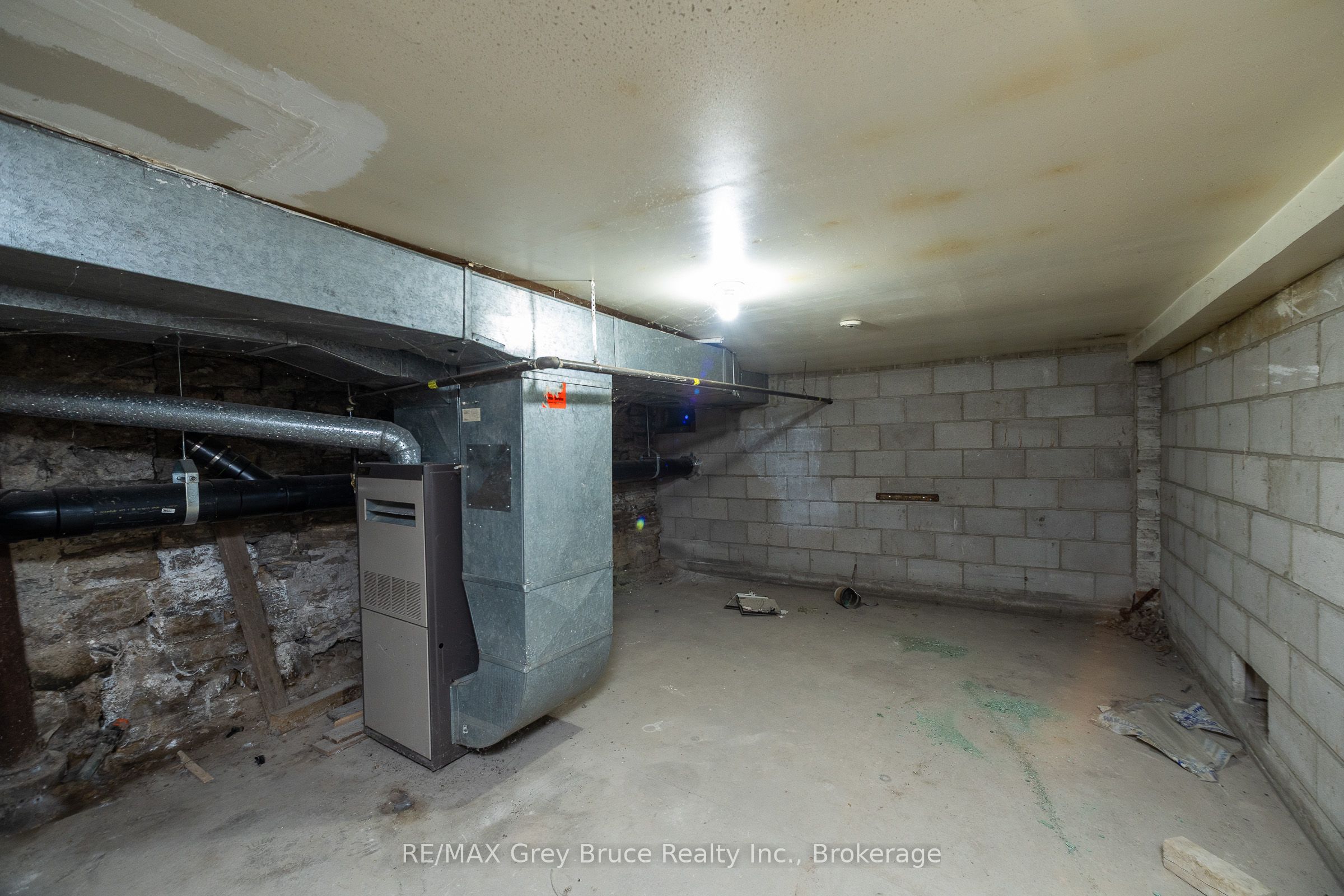 Listing 5240 Image