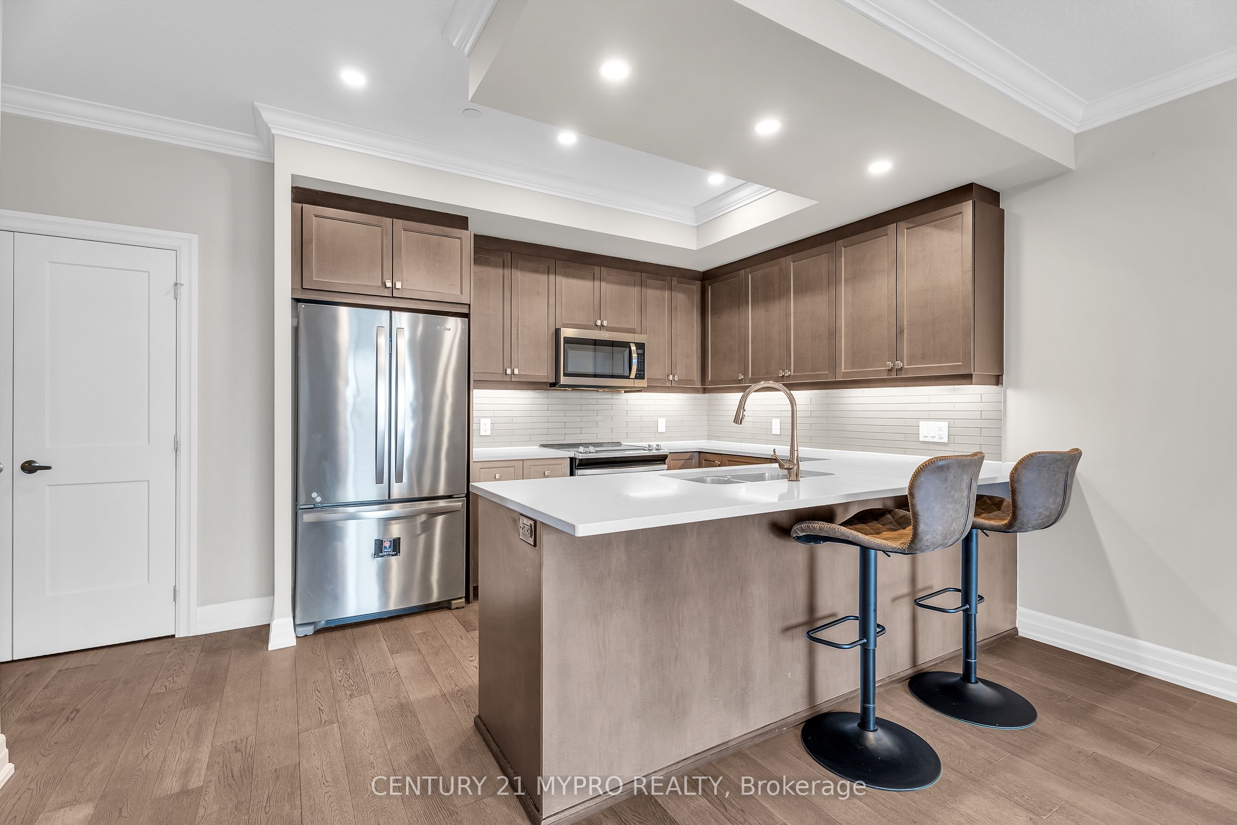 Listing 8027 Image