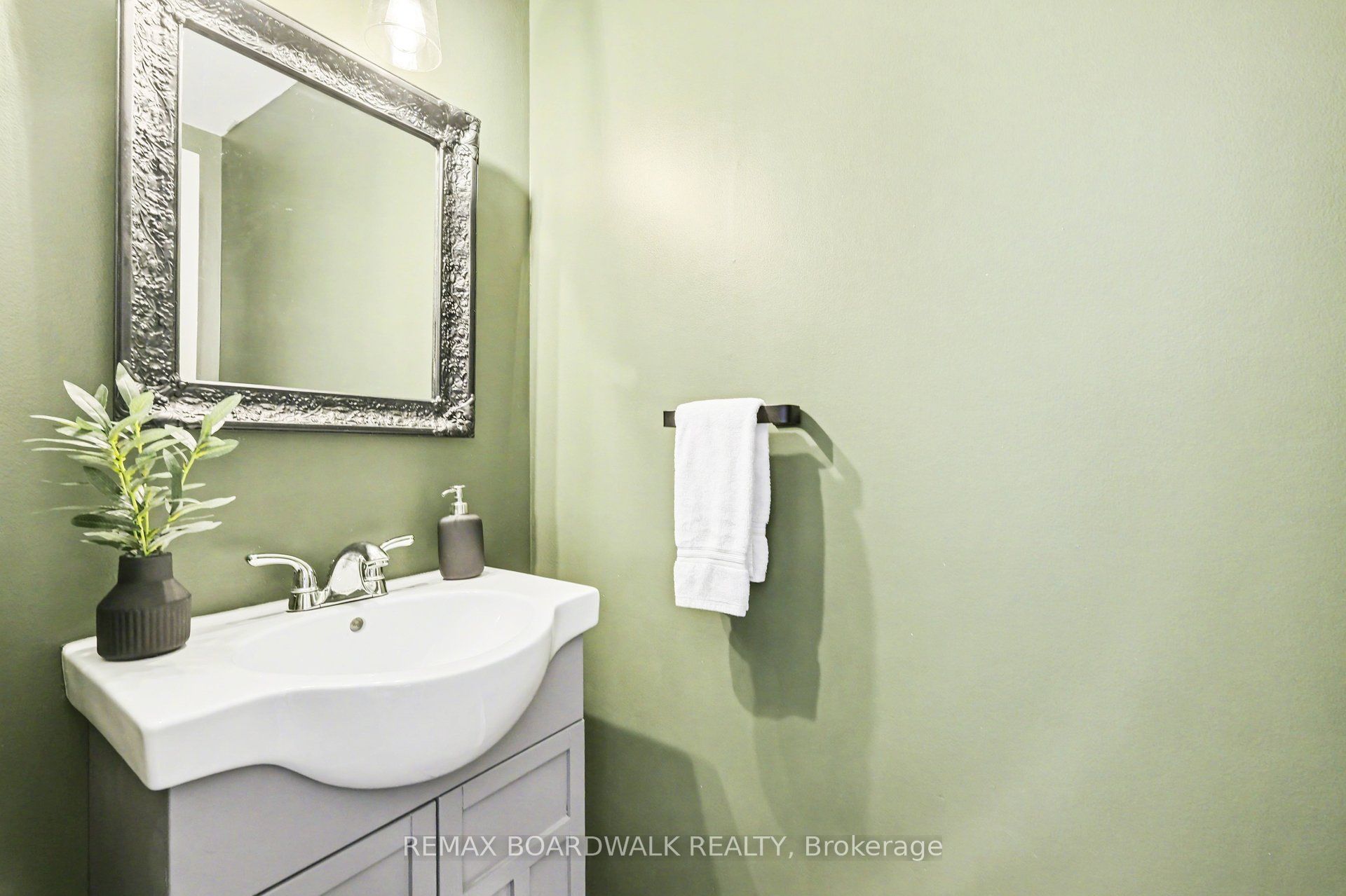 Listing 11002 Image