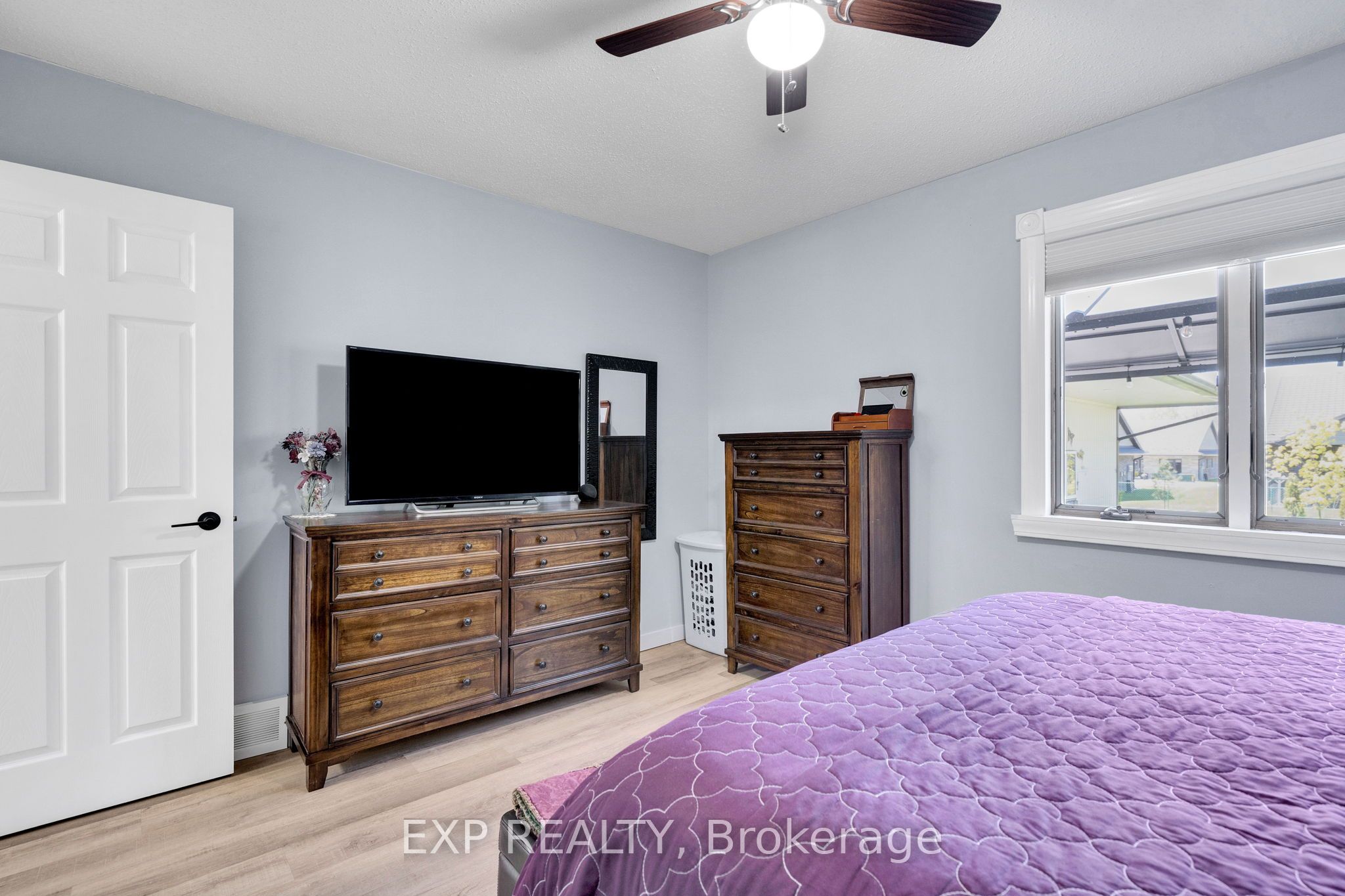 Listing 8552 Image