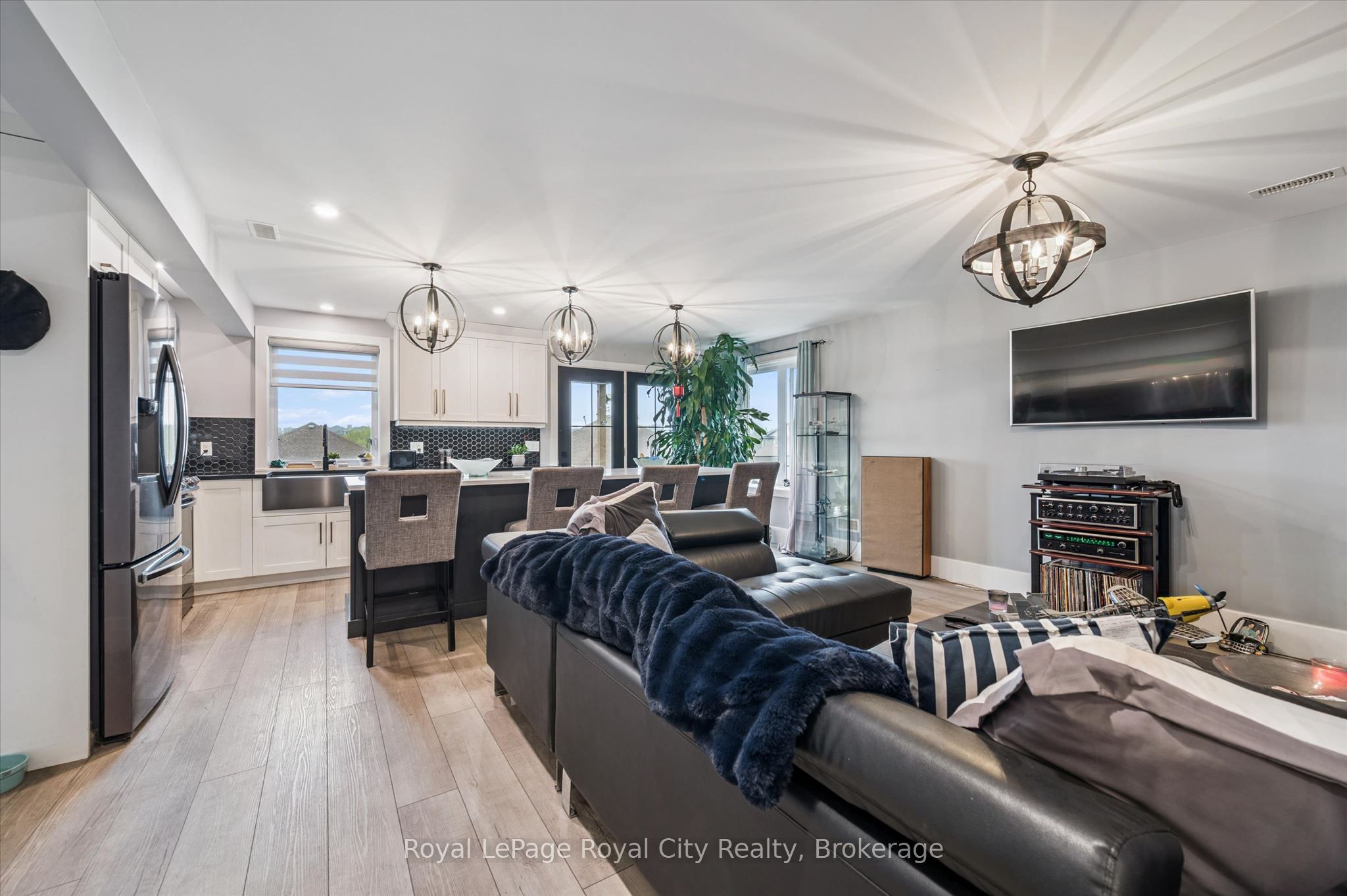 Listing 13530 Image