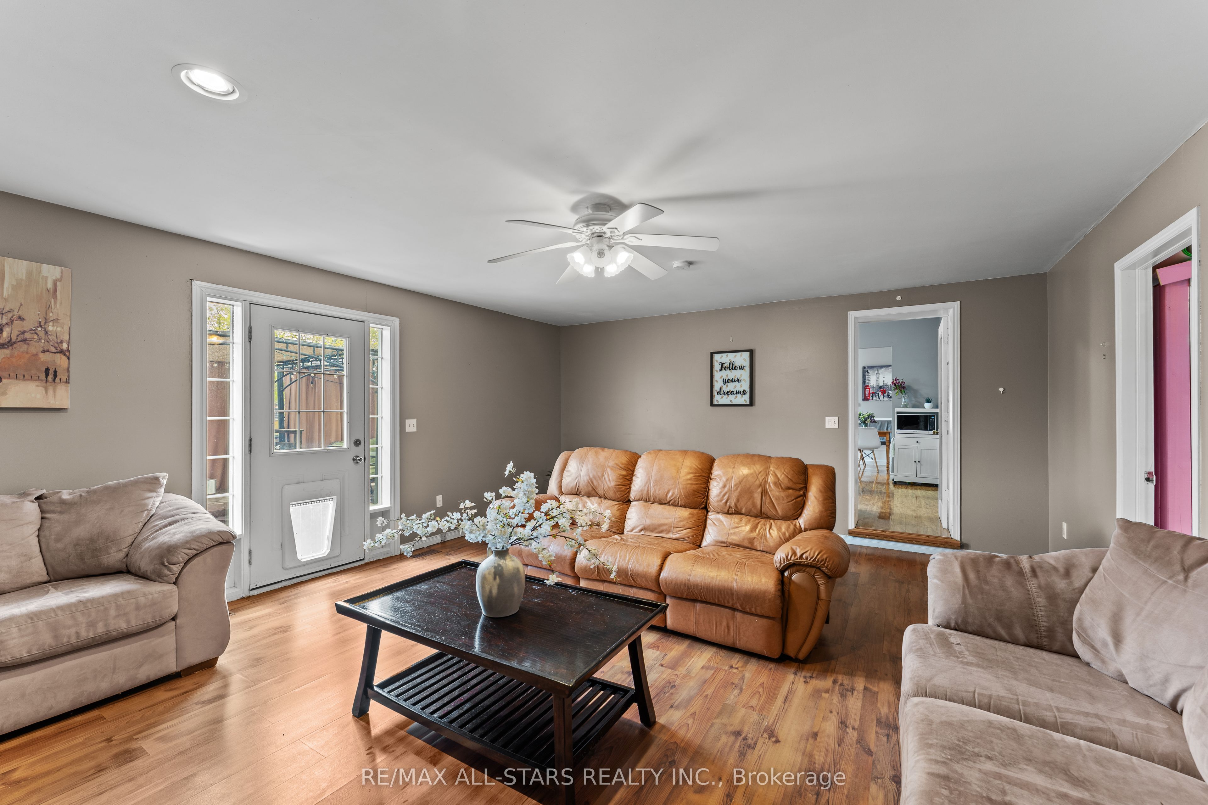 Listing 9305 Image