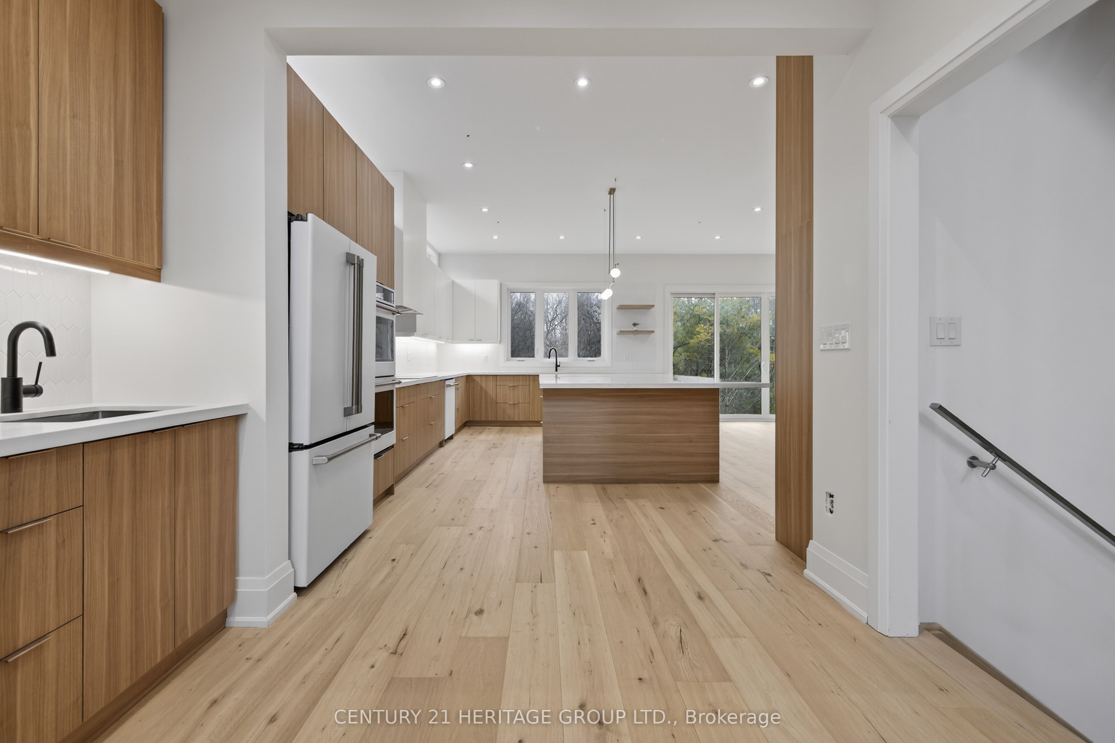 Listing 81042 Image