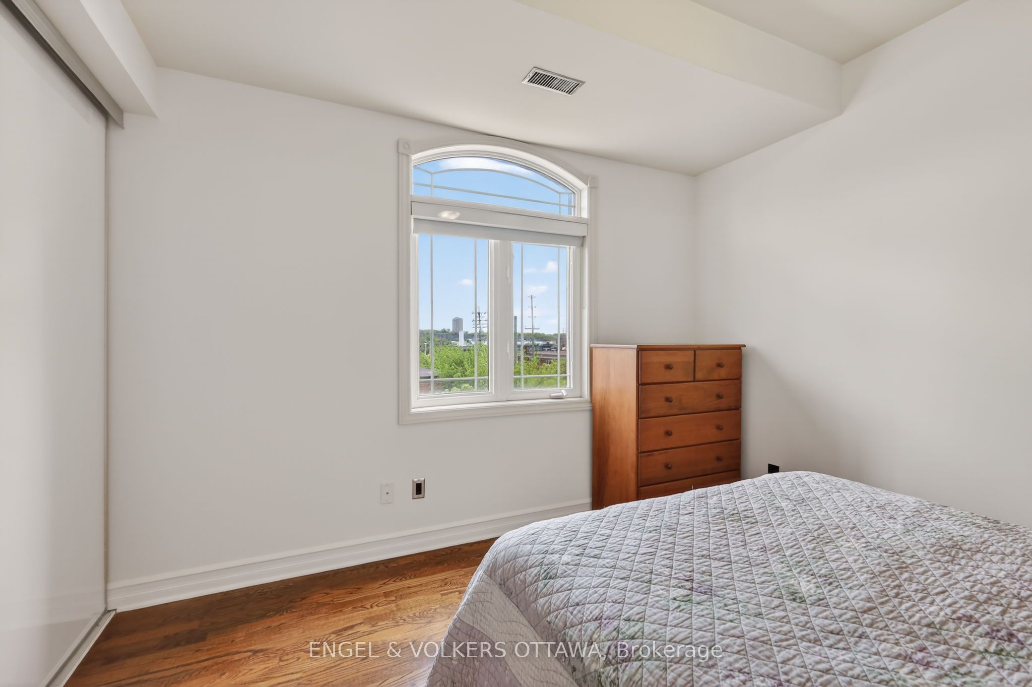 Listing 43979 Image