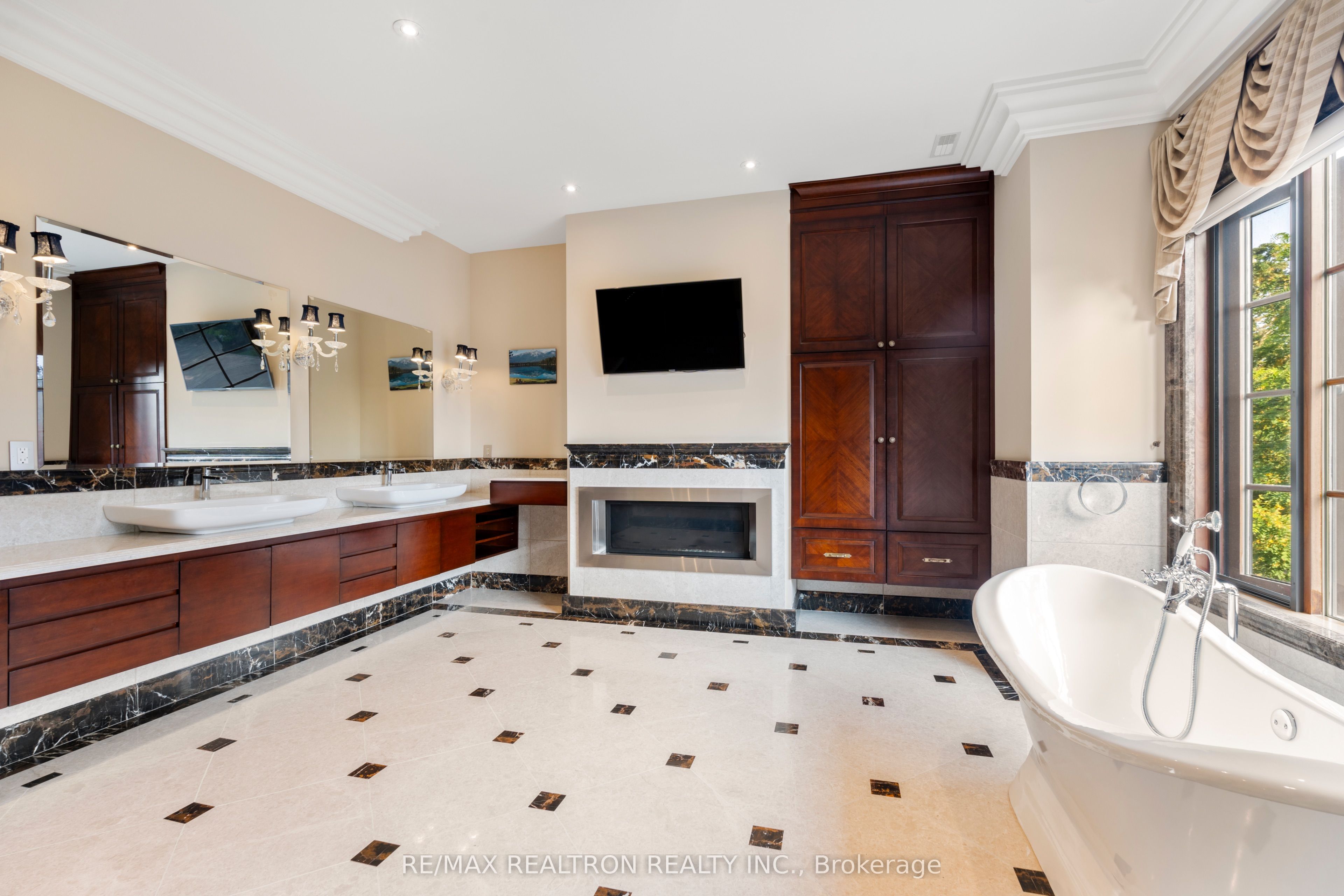 Listing 130033 Image