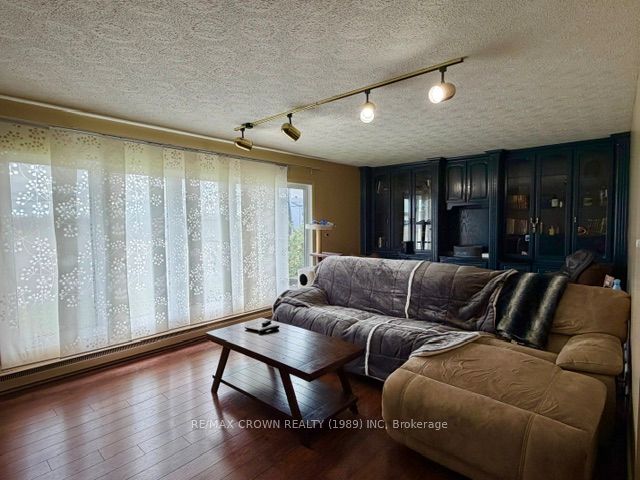 Listing 128009 Image