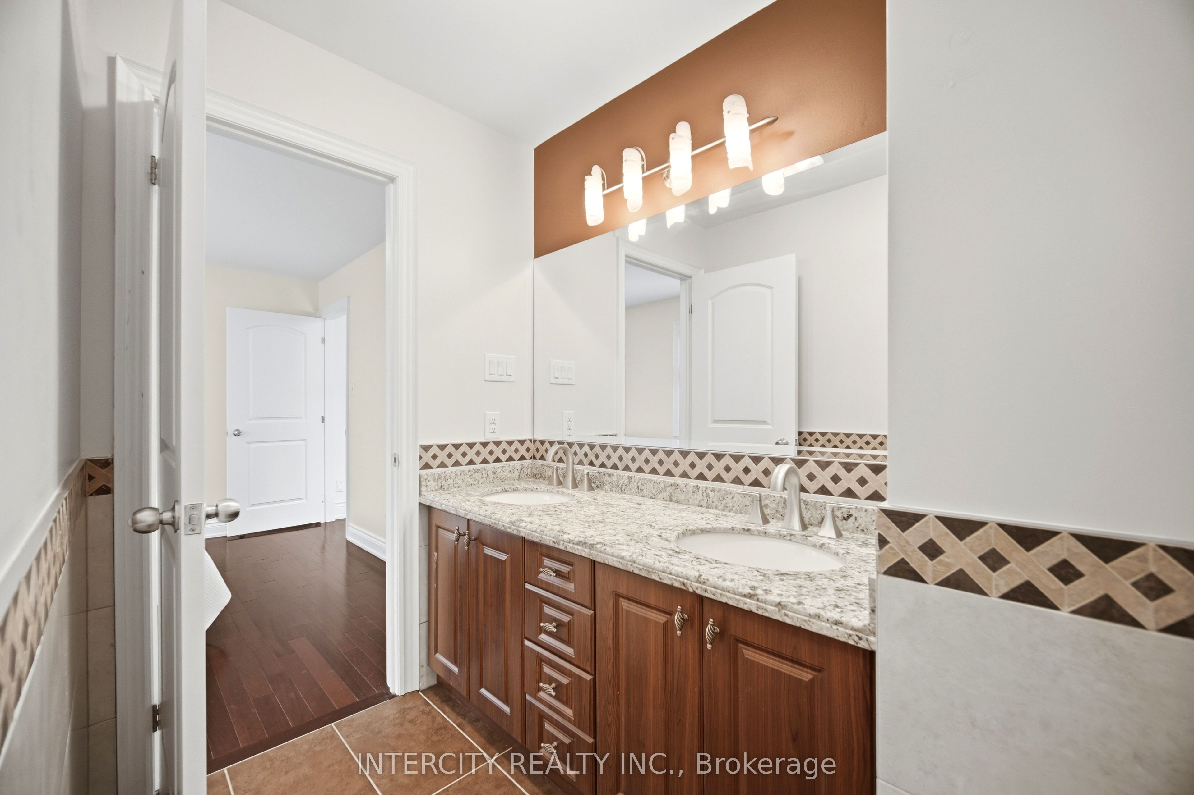 Listing 130648 Image