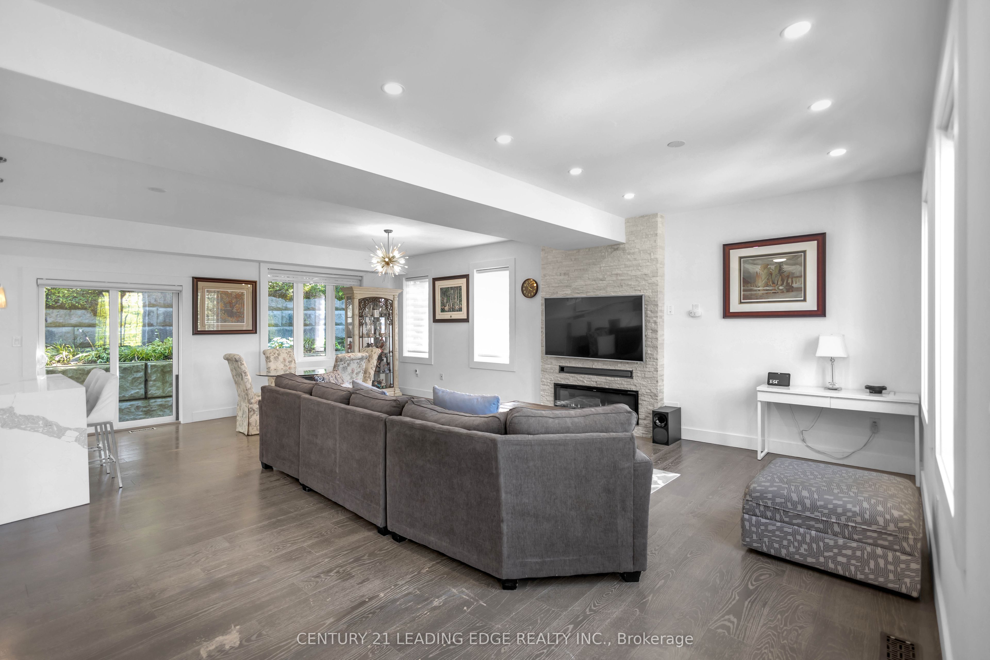 Listing 228228 Image
