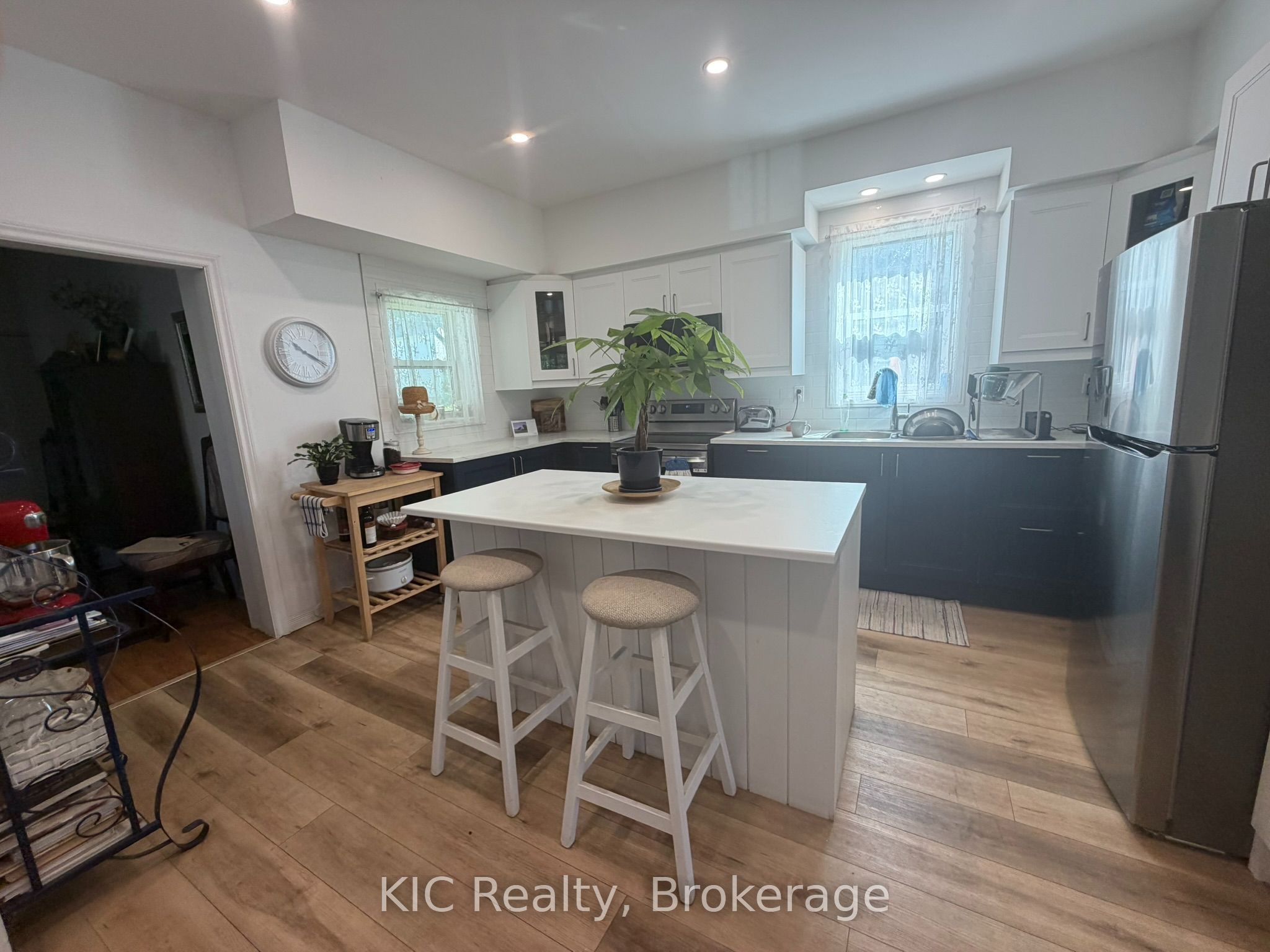 Listing 229910 Image