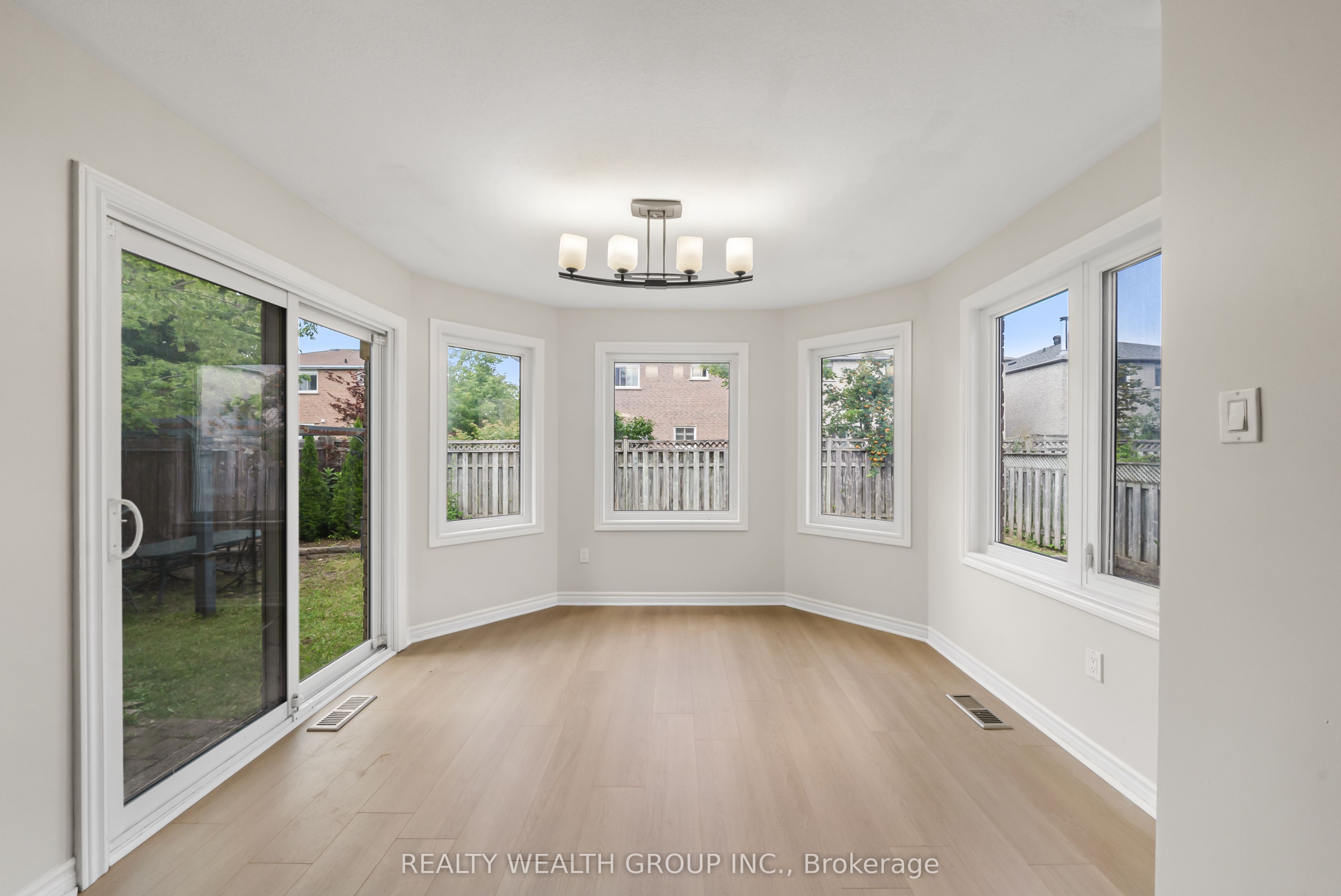Listing 256021 Image