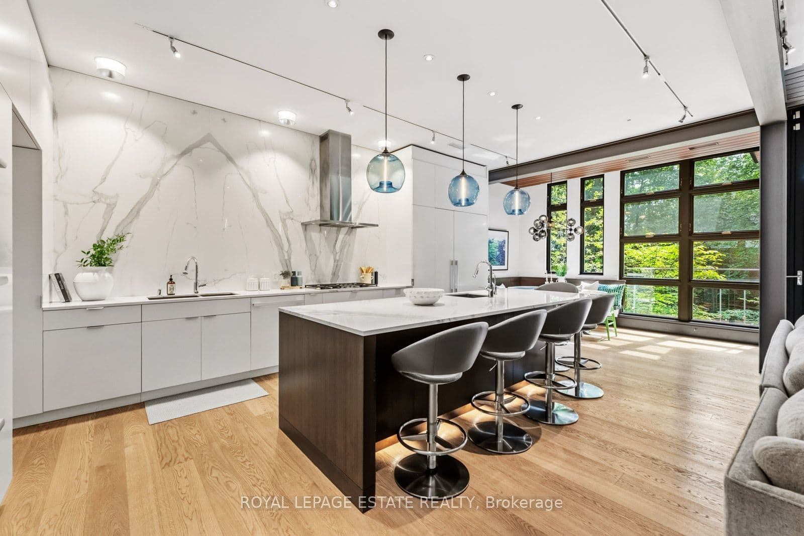 Listing 300609 Image
