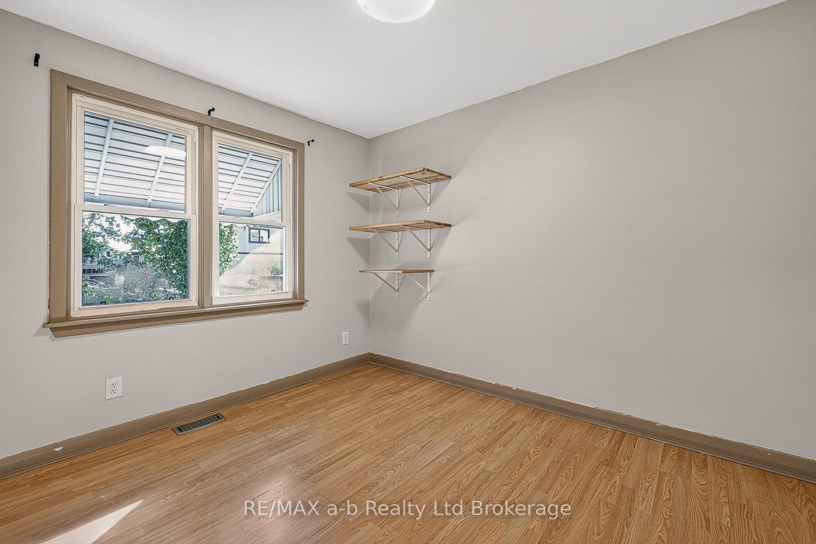 Listing 357001 Image