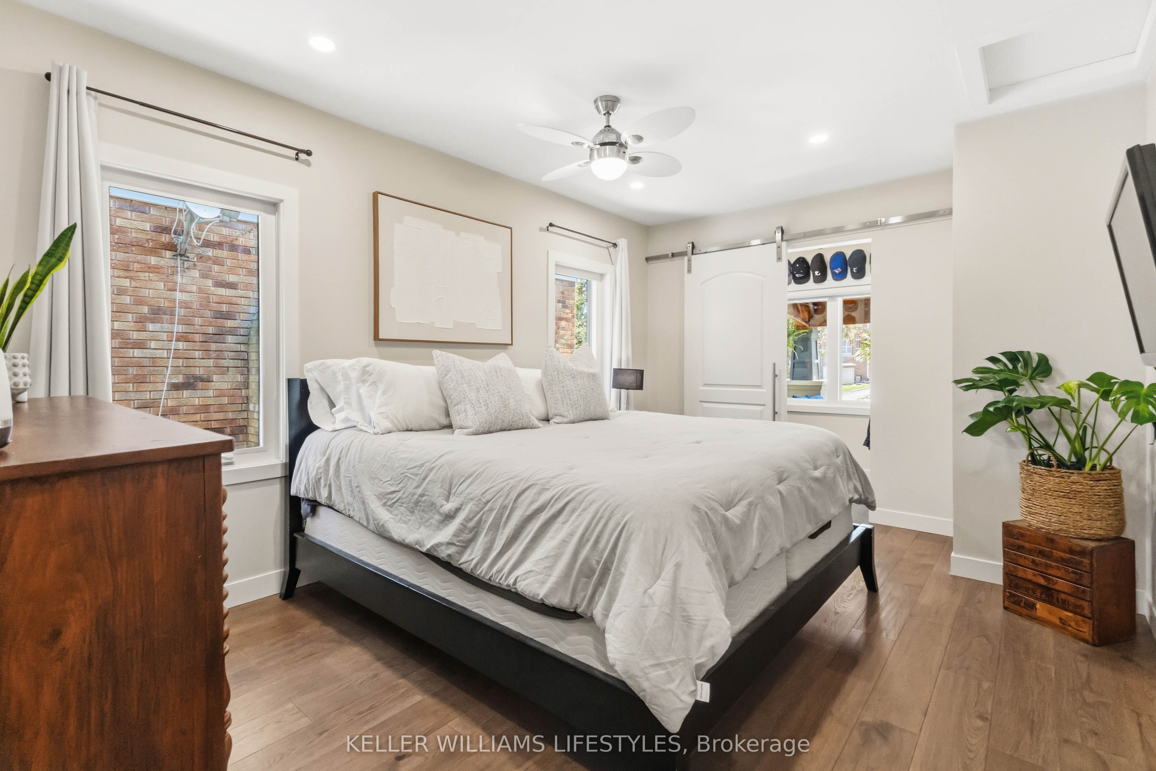Listing 8238 Image