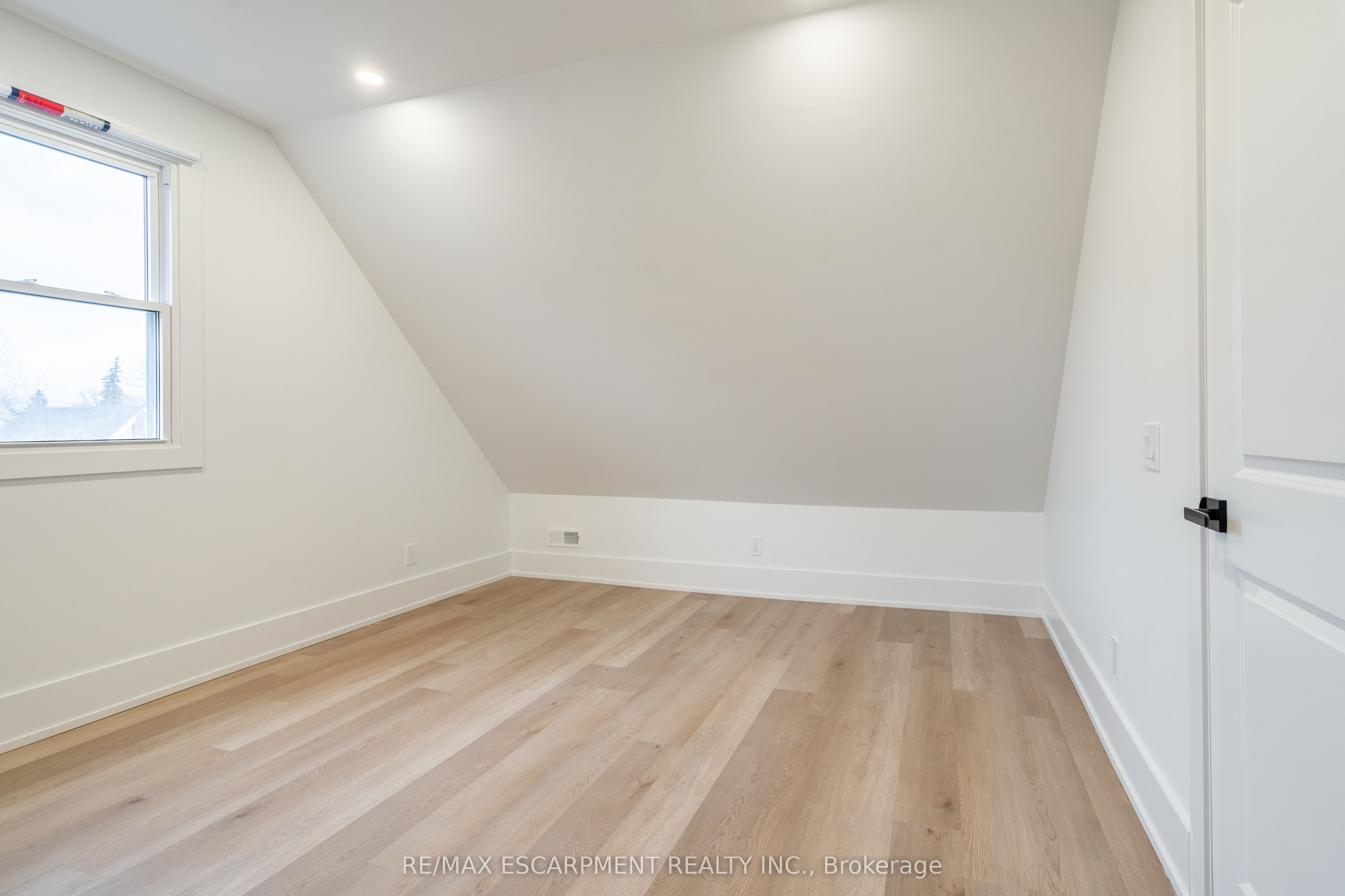 Listing 90246 Image